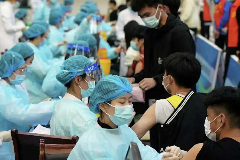 Полностью привиты от коронавируса 76,8% населения Китая