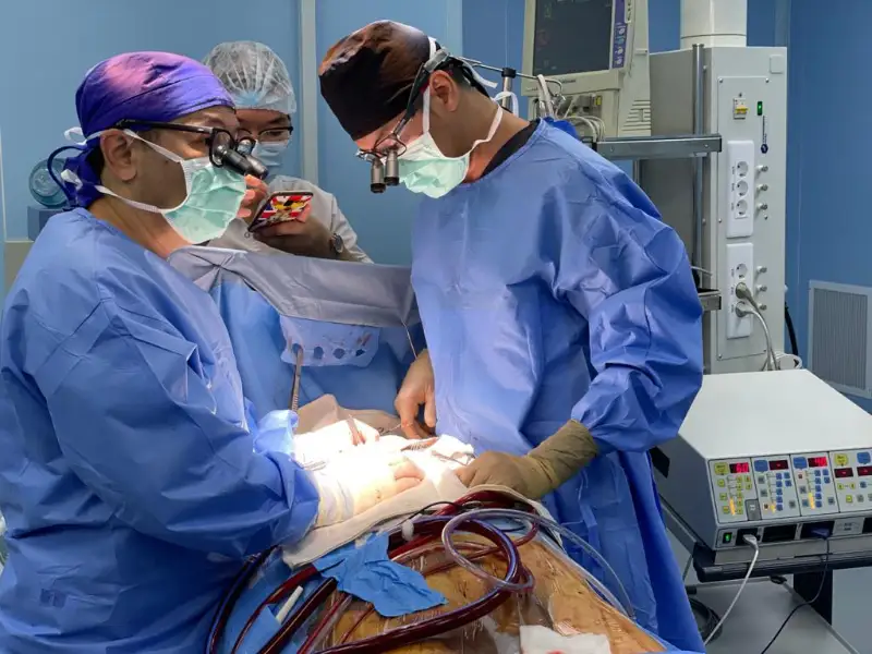 Пять сложных операций на сердце провели столичные кардиологи в Атырау