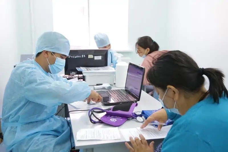 Общественники и духовенство призывают вакцинироваться и подают пример жителям Нур-Султана