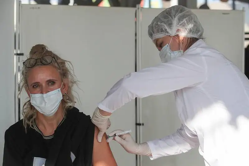 В каких случаях дают пожизненный медотвод к вакцинации от КВИ – ответ эксперта