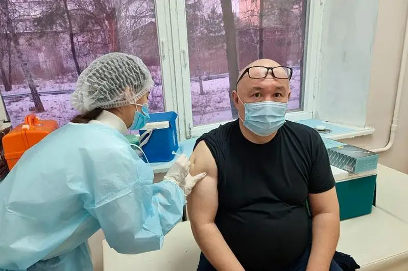 Полицейских начали ревакцинировать в Костанайской области