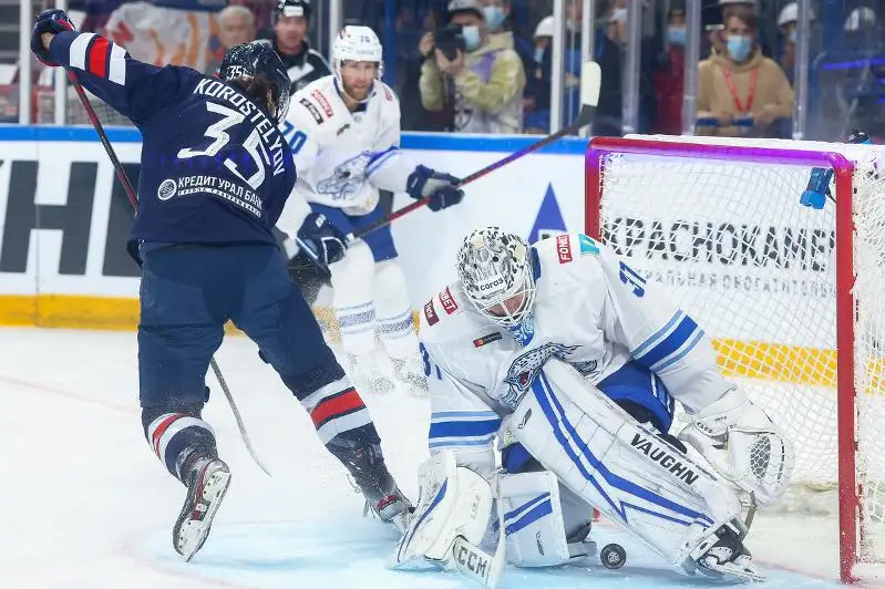 «Барыс» вел в две шайбы и проиграл «Металлургу» в матче КХЛ
