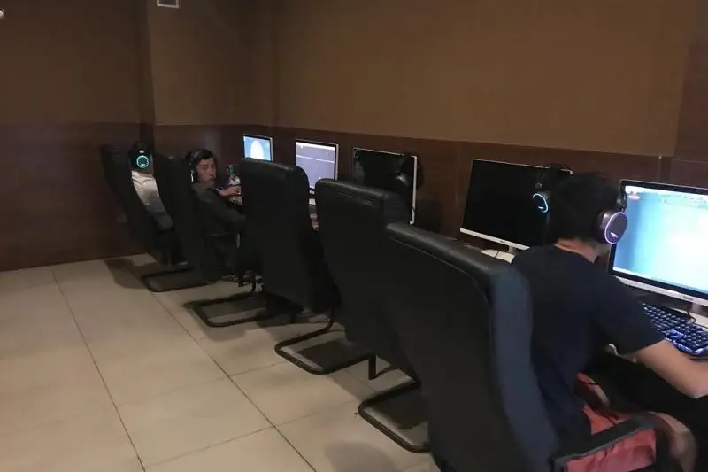 В Нур-Султане наказаны заведения, работавшие за закрытыми дверями