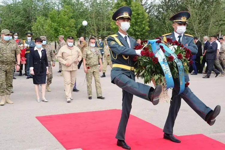 Воинам-миротворцам открыли памятник в Жамбылской области