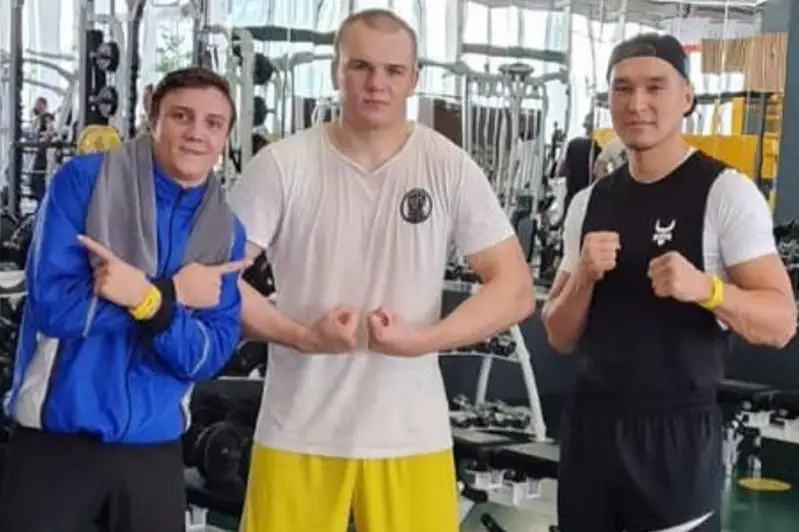 Бои непобежденных чемпионов WBA из Казахстана покажут в прямом эфире