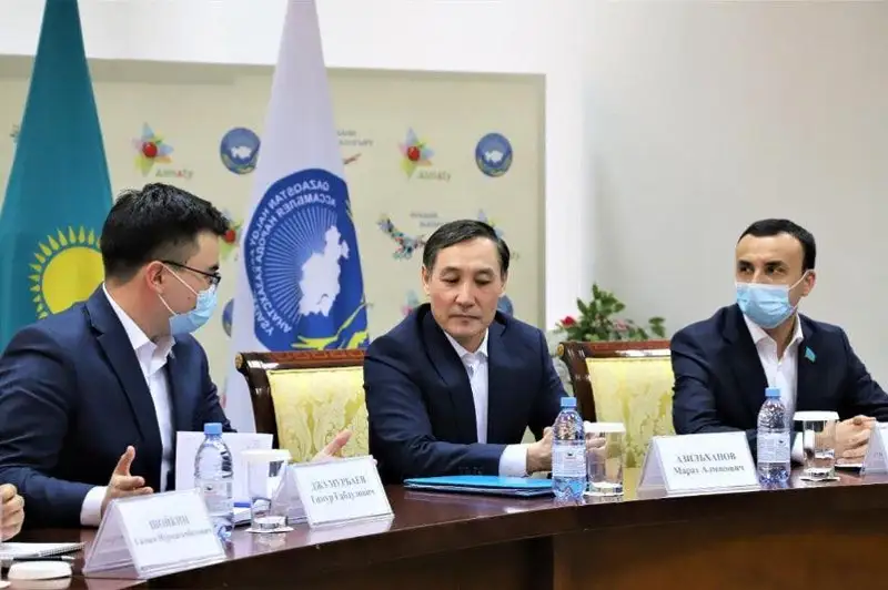 Марат Азильханов встретился с лидерами молодежных организаций