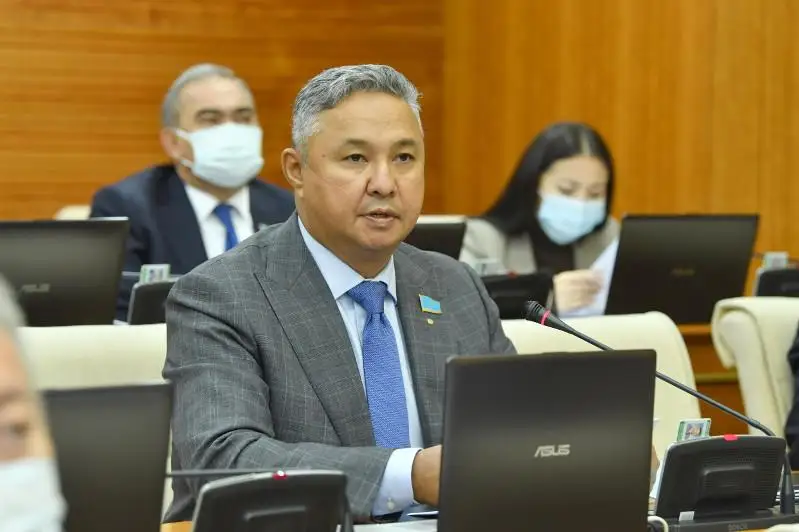 Мажилисмен Азат Перуашев: Конкретные цифры достаточности пенсионных накоплений утверждает ЕНПФ