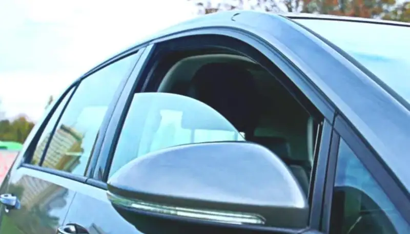 Открытыми продолжают оставлять свои машины павлодарцы