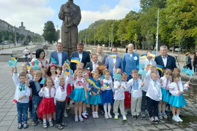 Как тогда, так и сейчас он любит побеждать - жители Днепродзержинска о Первом Президенте