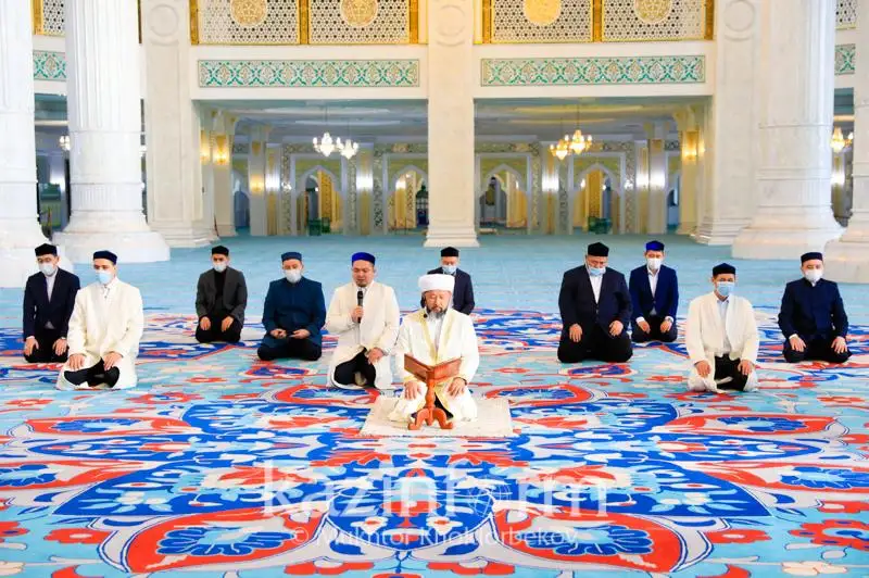 Верховный муфтий Казахстана помолился за погибших