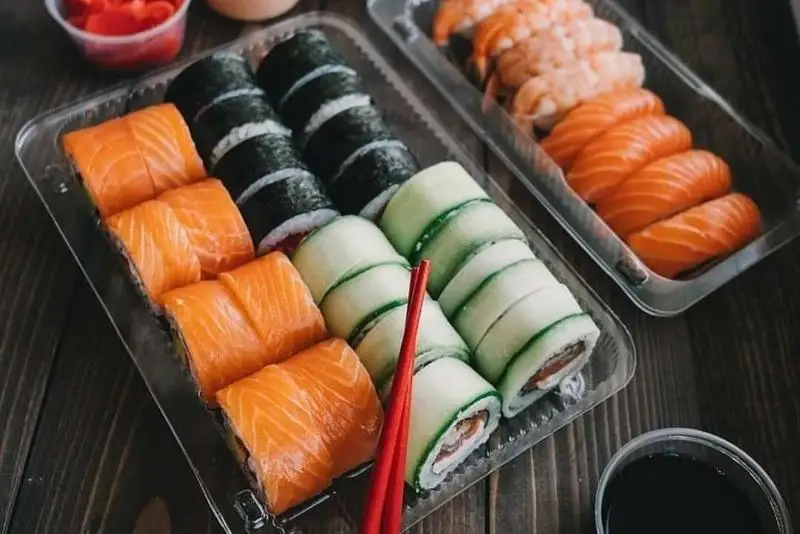 85 человек отравились роллами в сети кафе в Кыргызстане