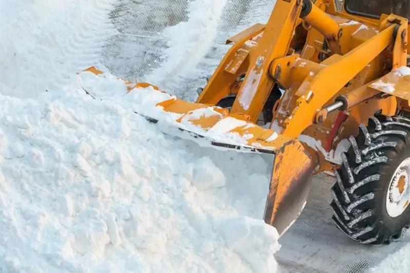 Более 2200 кубометров снега вывезли из Алматы