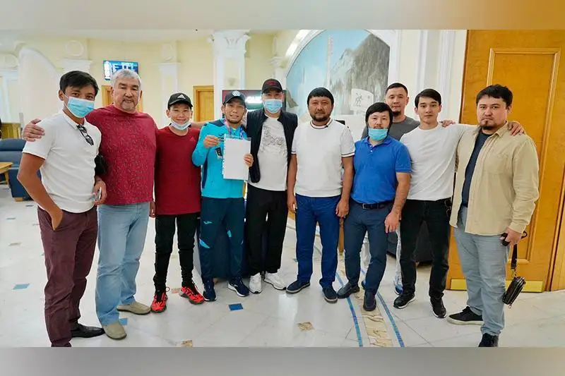 Almatyda Olımpıadanyń qola júldegerine avtokólik syıǵa tartyldy