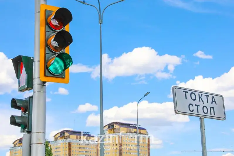 На столичном перекрестке Керей Жанибек хандары – Акмешит изменили организацию дорожного движения