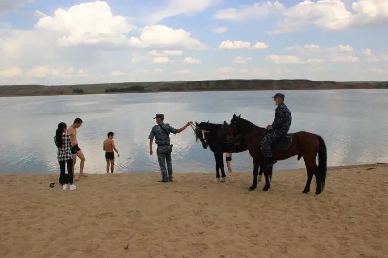 Более 200 актюбинцев наказали за купание в запрещенных водоемах