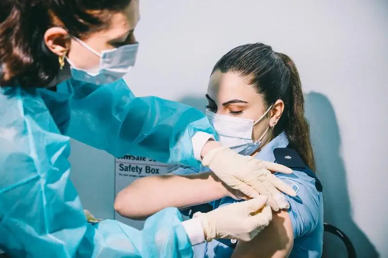 Почти 37% взрослого населения Грузии полностью привились от коронавируса