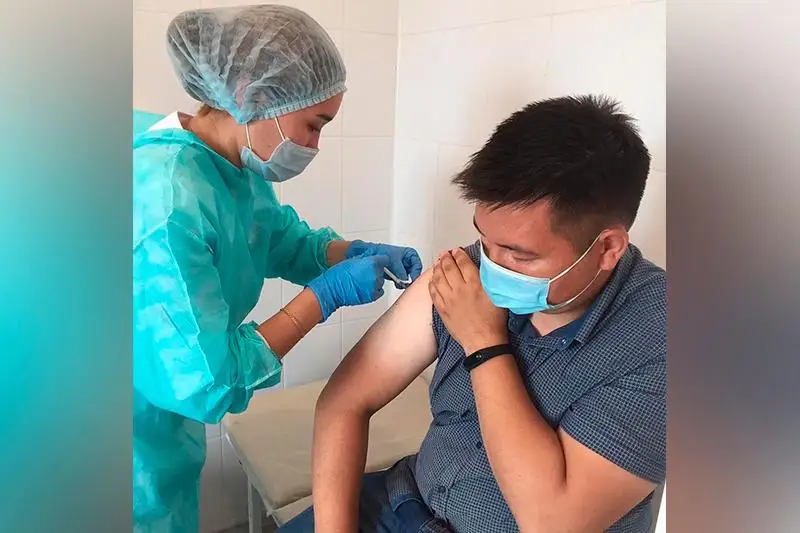 В СКО на отдельных предприятиях вакцинировали 90% сотрудников