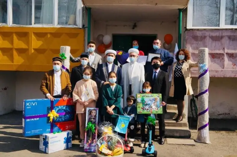 Квартиры подарили двум карагандинским семьям в священный месяц Рамазан