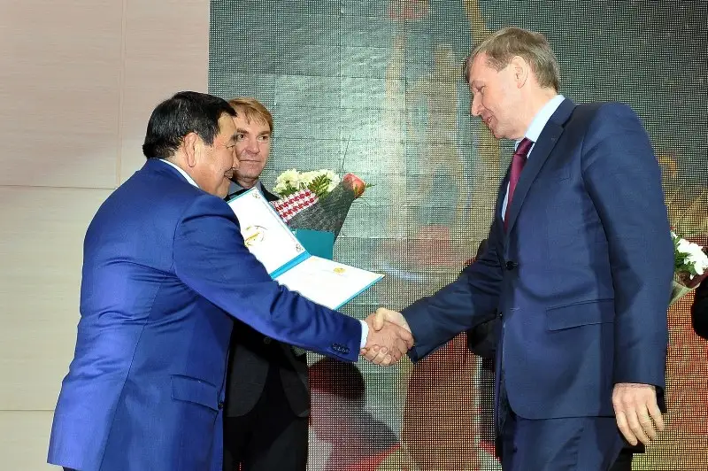 спортсменов 