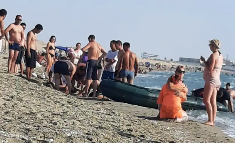 Двое мужчин чуть не утонули на Каспии в пригороде Актау