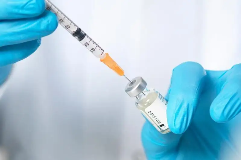 Довести число вакцинированных граждан от КВИ до 65% планируют в Брюсселе