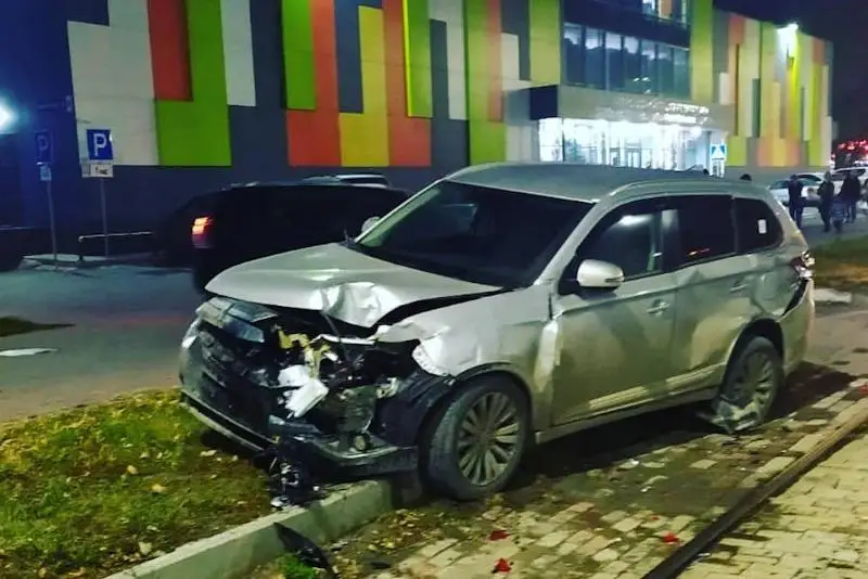Óskemende jeńil kólik pen tramvaı soqtyǵysty