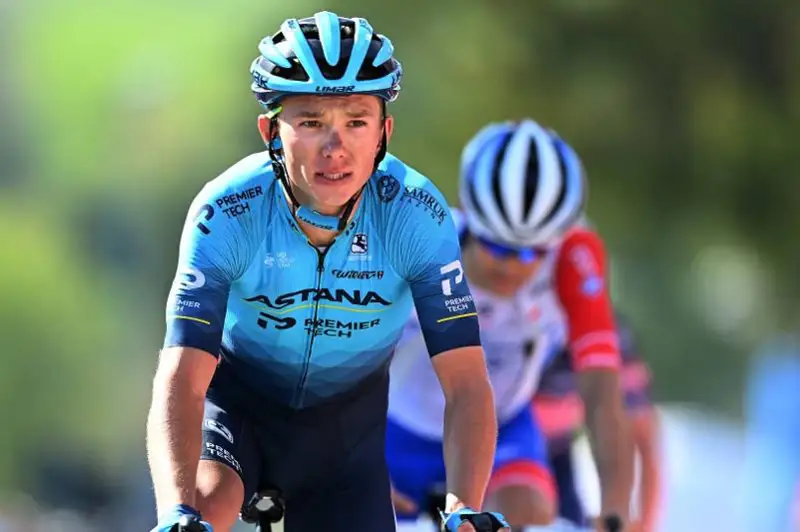 Велогонщик «Астаны» получил множественные травмы при падении на «Коппа Сабатини»