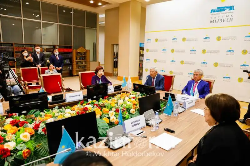 Elordada aqyn, jazýshylar Muqaǵalı Maqataev týraly esteliktermen bólisti