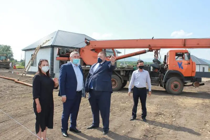 Сенатор Дуйсенгазы Мусин ознакомился с ходом строительства домов для людей, пострадавших от лесных пожаров
