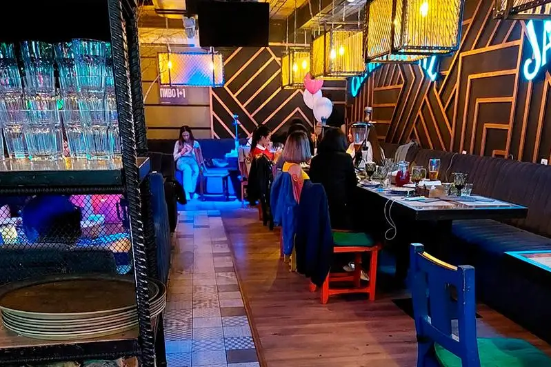 Девять столичных заведений нарушили карантин за день