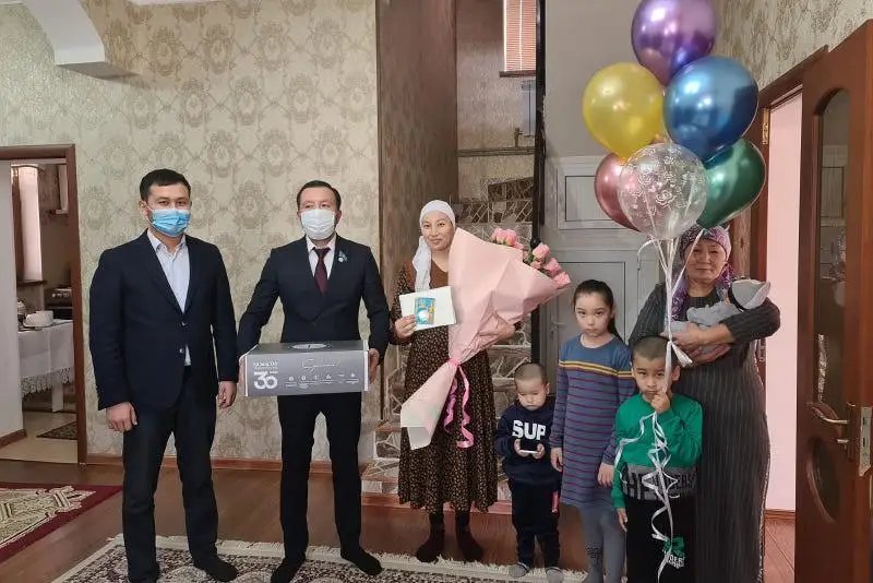 Shymkentte 238 sábıge «Súıinshi» syılyq bokstary tabys etildi