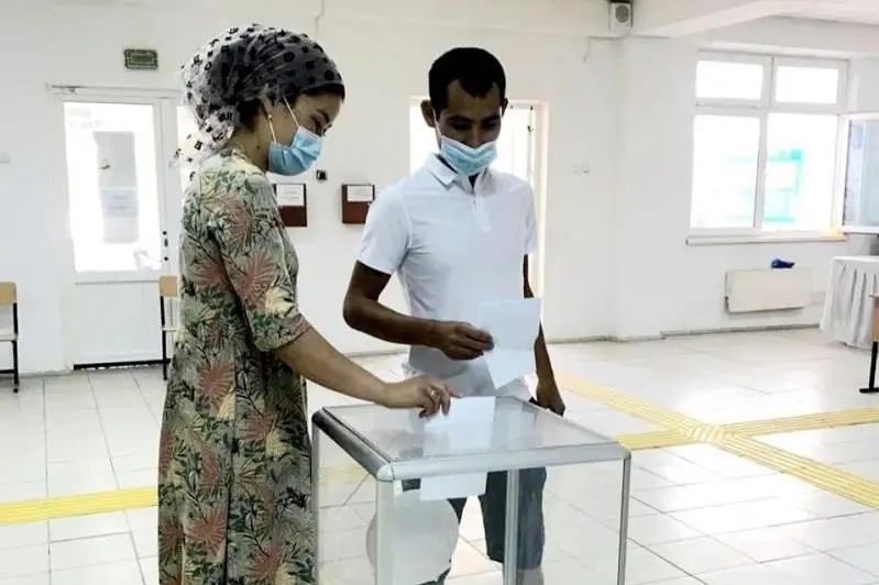 Shardara aýdanynda jańadan otaý qurǵan jas jubaılar daýys berdi