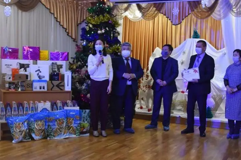 Карагандинскому детскому дому подарили фотооборудование