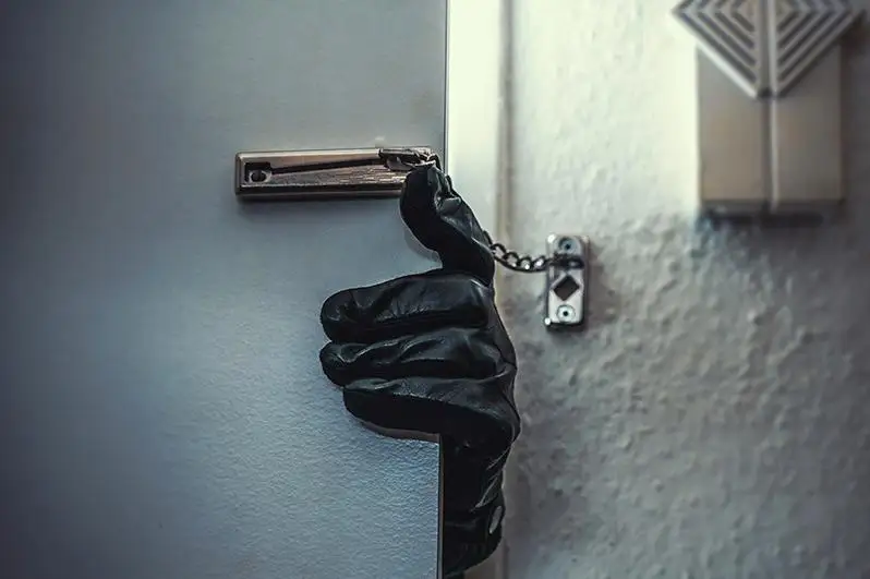 18-летнего серийного домушника задержали в Темиртау