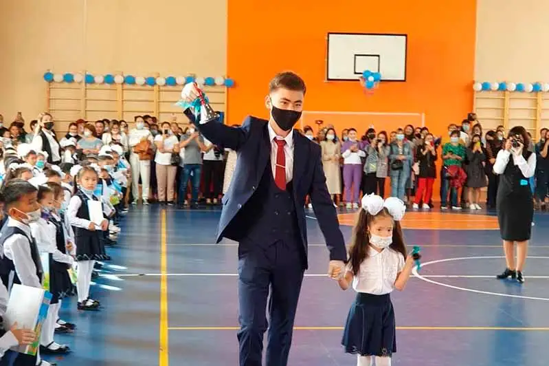 В школах ВКО прозвенел первый звонок