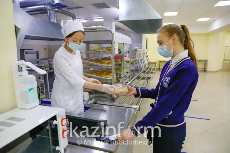 Бесплатными питанием обеспечены 427 тысяч казахстанских школьников