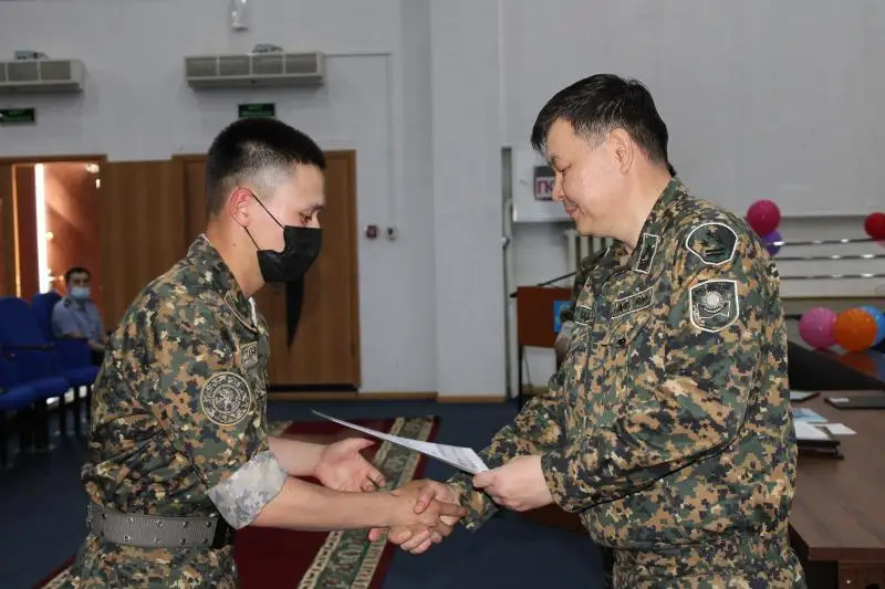 В столичной бригаде чествовали солдат, увольняющихся в запас