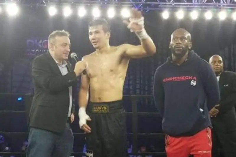 Казахстанский боксер одержал четвертую победу в профи