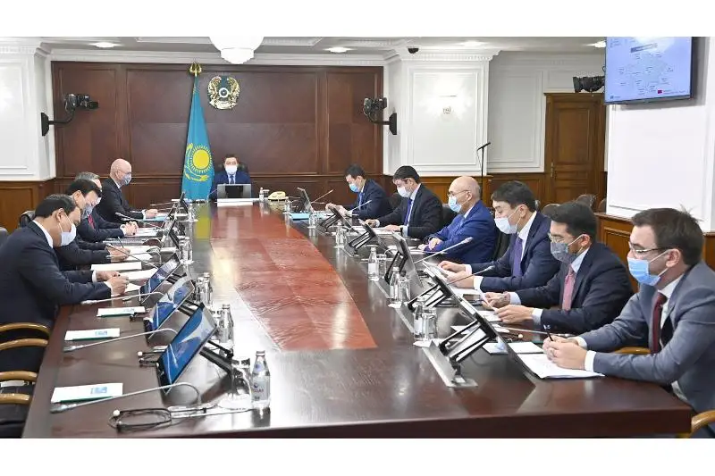 Инвестштаб рассмотрел ход реализации проектов в сферах возобновляемой энергетики и здравоохранения РК