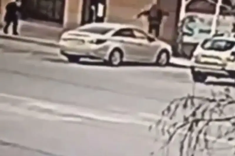 17-летняя девушка повредила три автомобиля в Караганде