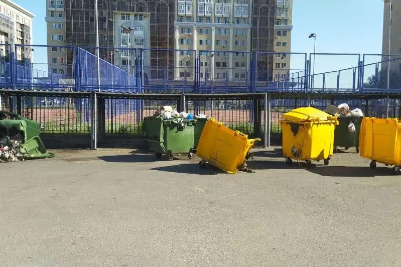 36 мусорных контейнеров подожгли в Нур-Султане