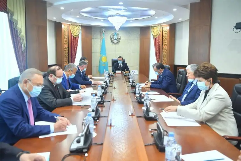 Маулен Ашимбаев: Сенаторы инициируют 16 законопроектов