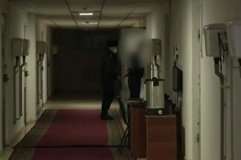 Трое мужчин с пистолетом и ножом нападали на жителей Алматинской области