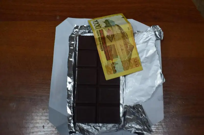 За передачу шоколадки с деньгами сыну в колонию наказали жительницу СКО