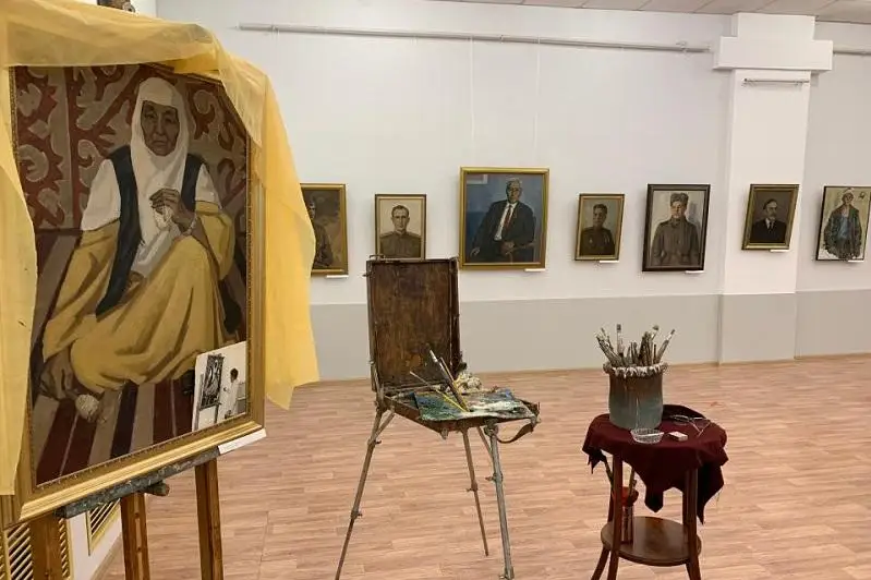 Выставка художника Раимкула Есиркеева открылась в карагандинском музее