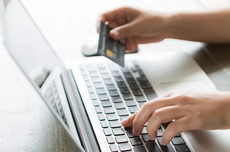 78 человек обманул мошенник в Алматы