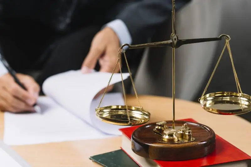 Какие положительные тенденции наблюдаются после внедрения трехзвенной модели судопроизводства