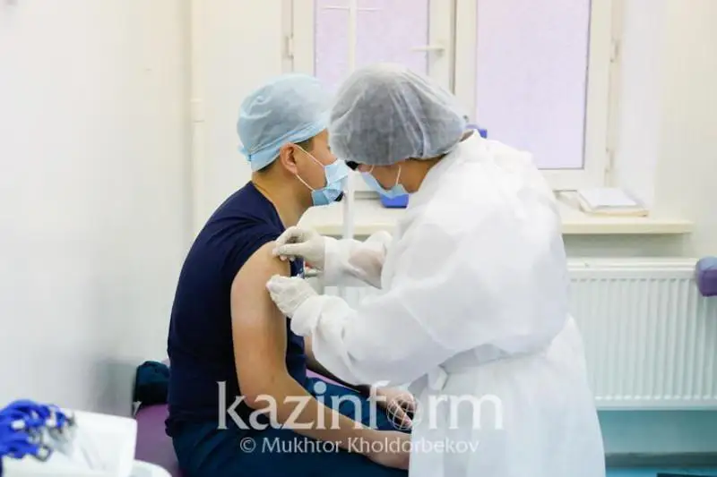 Более 2,5 млн человек получили первый компонент вакцины от КВИ в Казахстане