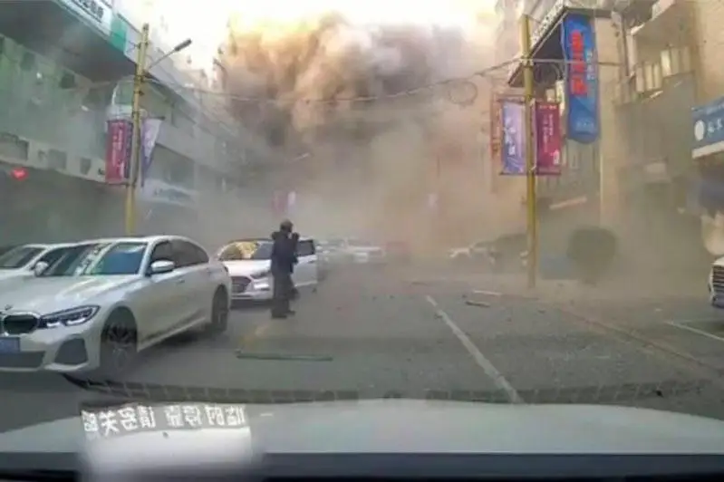 Взрыв в ресторане Китая: более 30 человек пострадали, есть погибший