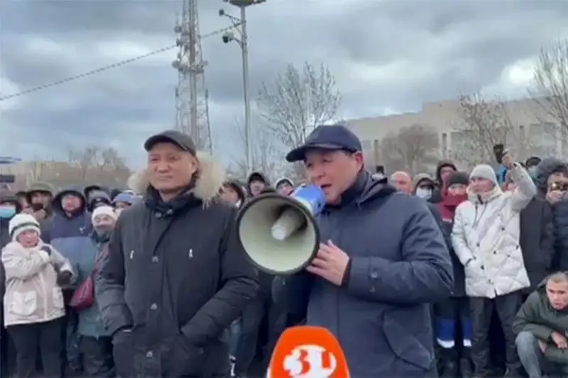 Депутаты Мажилиса встретились с жителями Актау